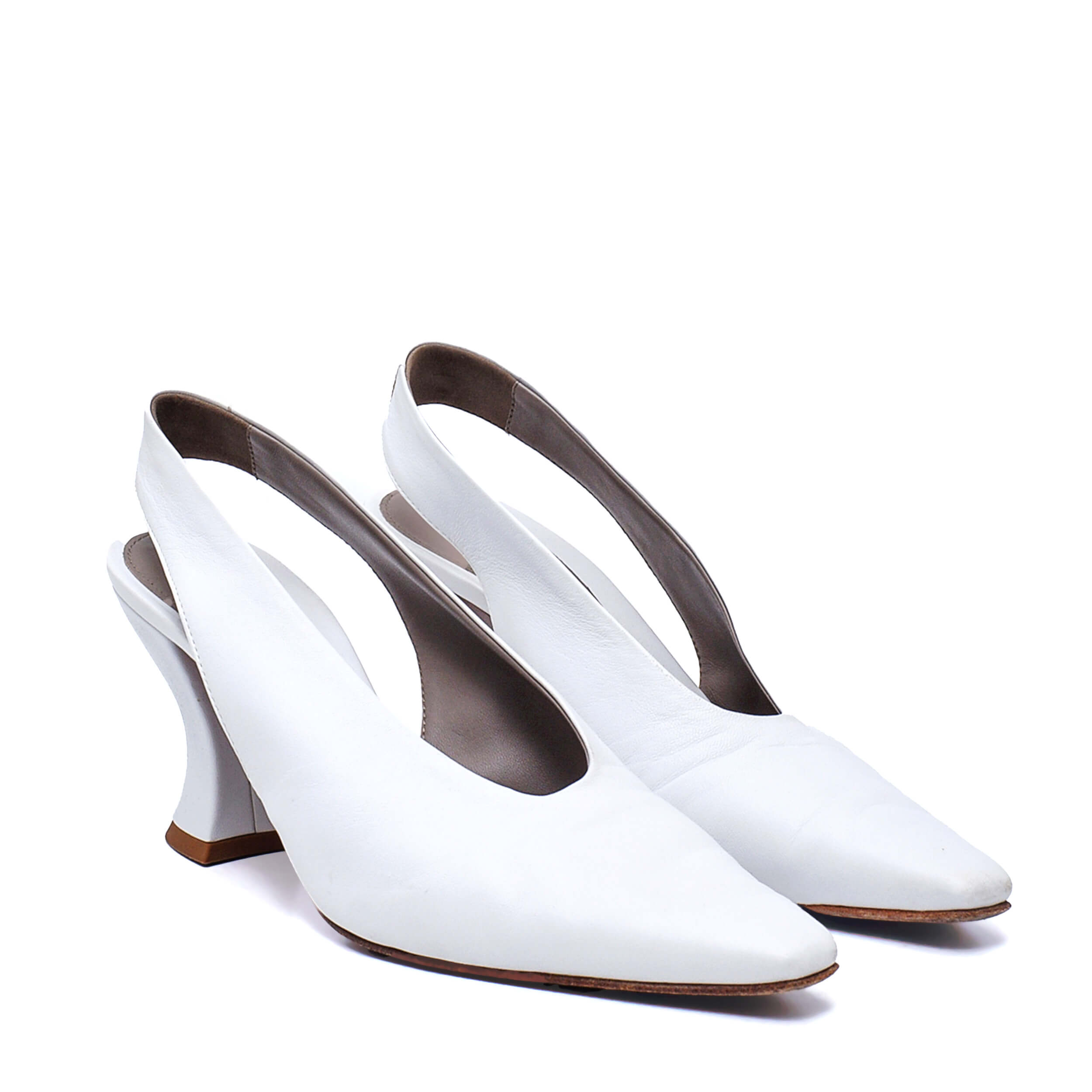 Bottega Veneta - White Lambskin Almond Court Shoes w Cuban Heels / 38